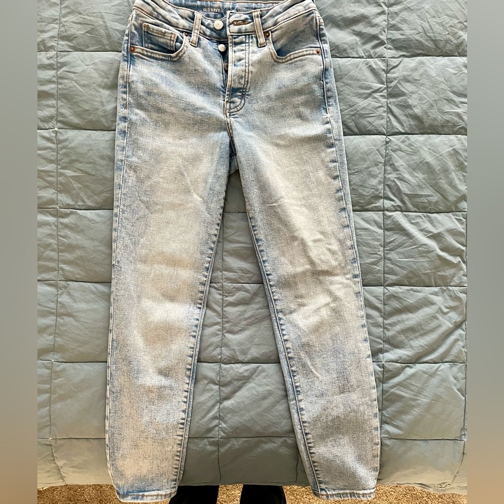 Old Navy High Rise Straight jean.